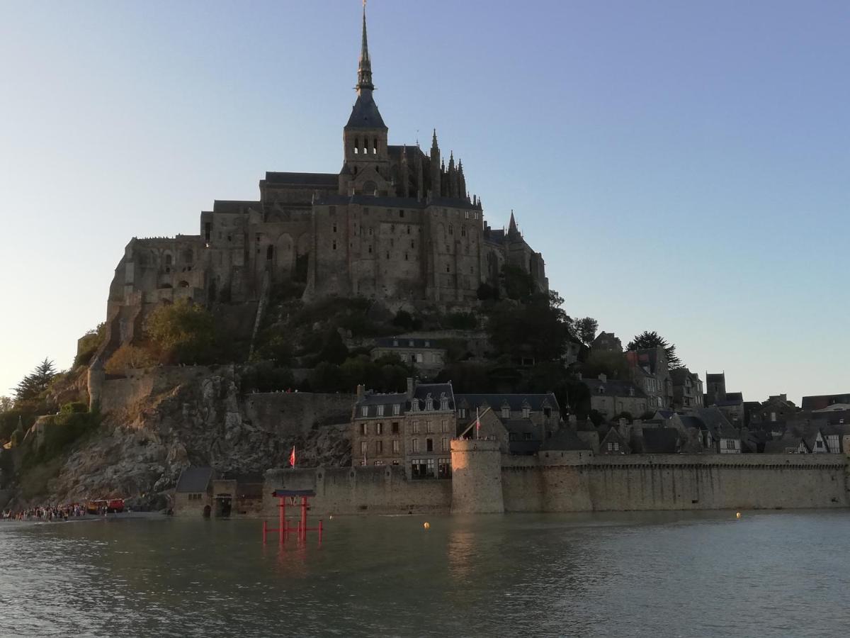Chambres d'Hôtes Les Fleurettes en Baie Du Mont Saint Michel Extérieur photo